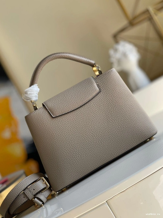 WIS BB VUITTON LOUIS CAPUCINES 0822